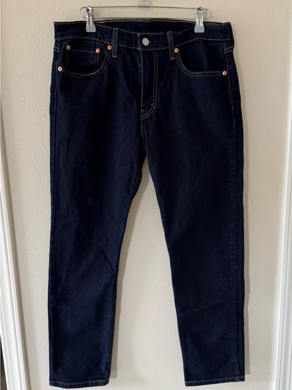 Levi’s 502 Men’s 32 X 28 Regular Tapered Leg Dark Wash Denim Jeans